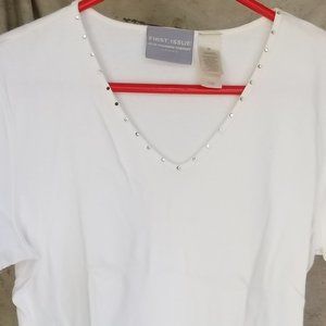 First Issue - A Liz Claiborne co. Sport Woman's V Neck Short Sleeve Top size M